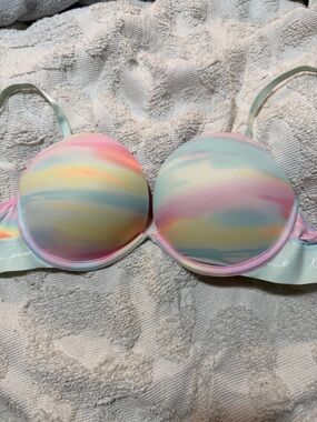 Victoria's Secret Pastel Rainbow Molded Push-Up Bra in Mint Pink Blue Yellow